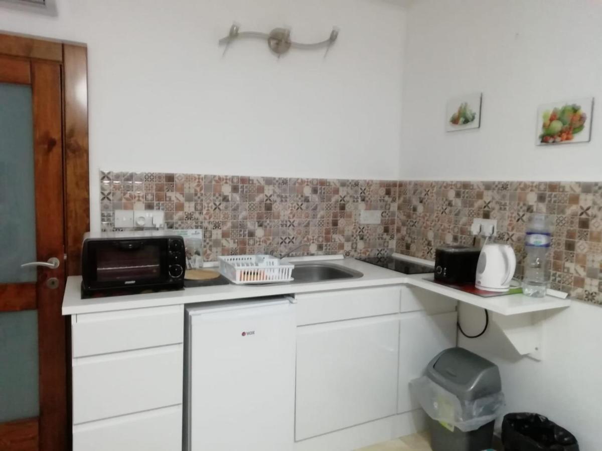Citadel View Studio Penthouse Kerċem Екстериор снимка